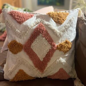 Bohemian woven tufted pillow cover NWOT 18x18”